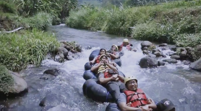 Guru Karyawan SD Mugeb River Tubing Jempinang, Berguna Untuk Menguji Keberanian